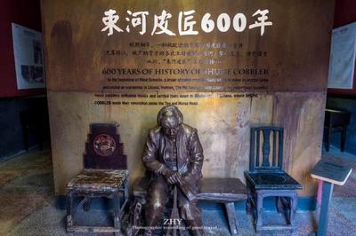 丽江古城随处可见的红谷皮具,原来源自束河古镇600年的皮革传承